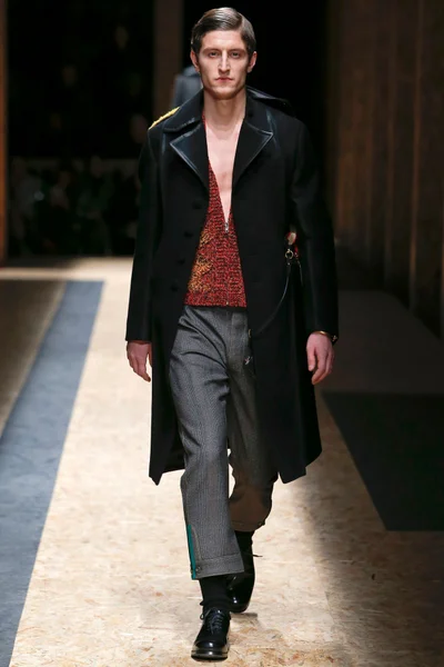 Look 43